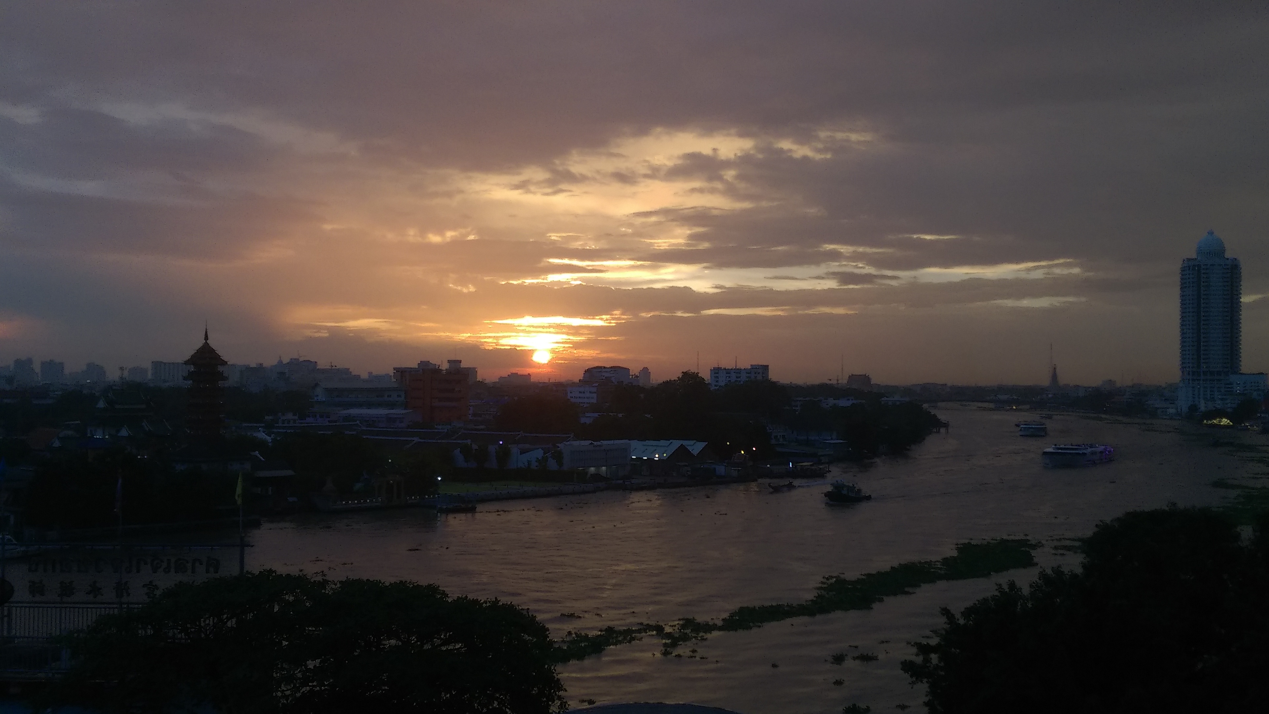 Bangkok Chinatown Sunset Walk & Food Tour