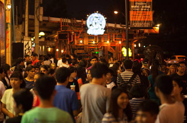 Bangkok Night Market: Rot fai Night Market