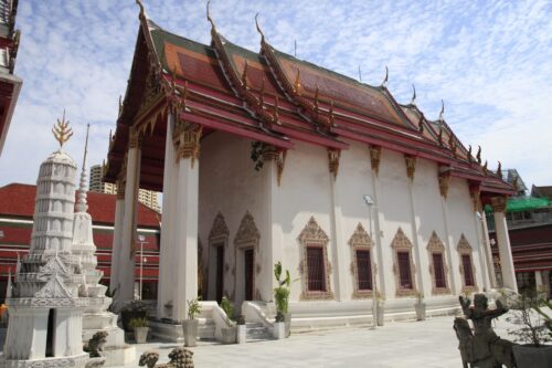 Wat Pathumkongka is not close to Holy Rosary Church