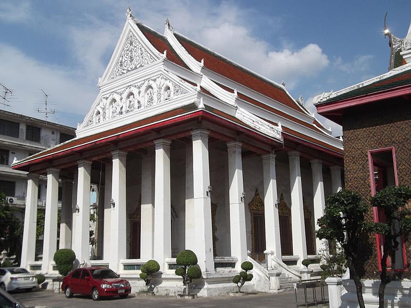 Wat Chakkrawat close to wat trimitr 