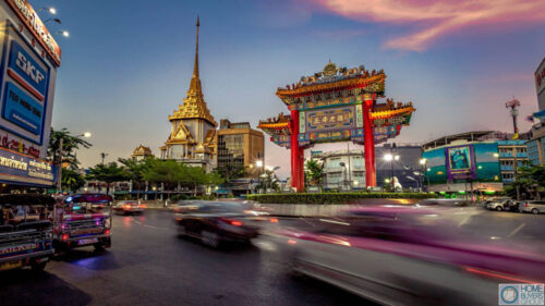 Yaowarat Road and wat trimitr 