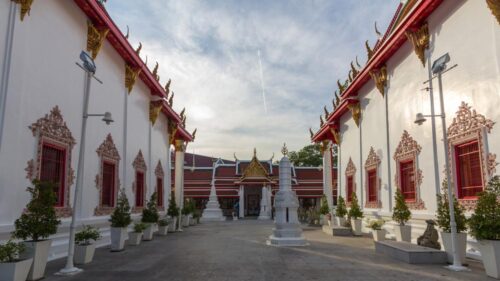 Wat Pathumkongka is not close to Holy Rosary Church