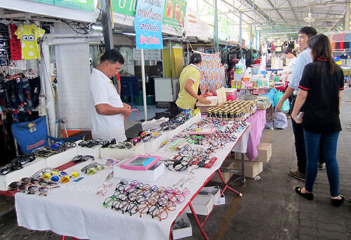 Ministry of Finance's Flea Market near Ari Alley and Ban Ari Dharma Library
