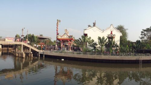 talad nam kwan-riam, bang peng tai temple