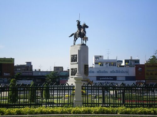 Khlong San, The King of Thon Buri Statue