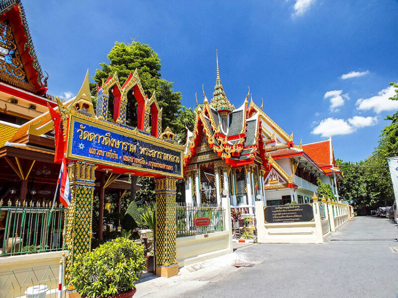 Wat Daowadeungsaram located not far from Bang-or Mosque