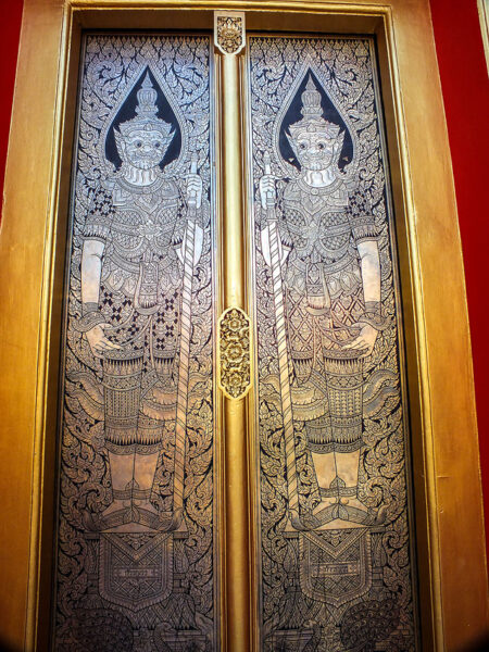 Wat Daowadeungsaram's beautiful art