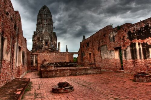 wat ratchaburana is a temple that is not far from wat yai chai mongkhon, wat phra si sanphet and in ayutthaya historical park